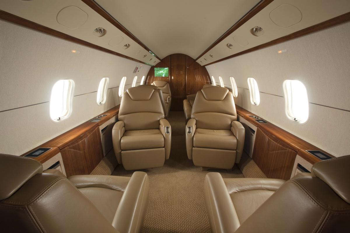 Challenger 300 view for Martha's Vineyard charter